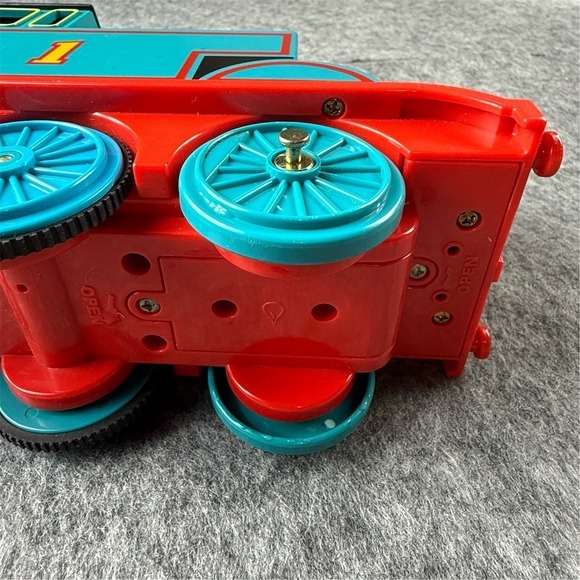 Tomy 2005 Thomas the train Steam Along  Engine Motorized Battery Toy  9" Tested - Picture 10 of 16
